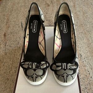 🖤COACH Black & White Wedge